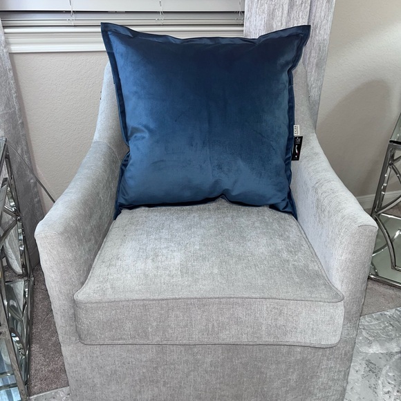 1-TGH TESSITURA ITALIAN VELVET
DECORATIVE PILLOW (Read description for details) - Picture 9 of 16